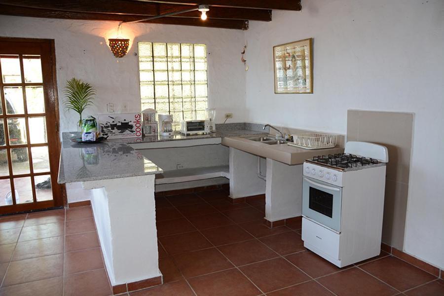 Oceanfront Bungalows - Paradise Rentals Santa Catalina Ngoại thất bức ảnh